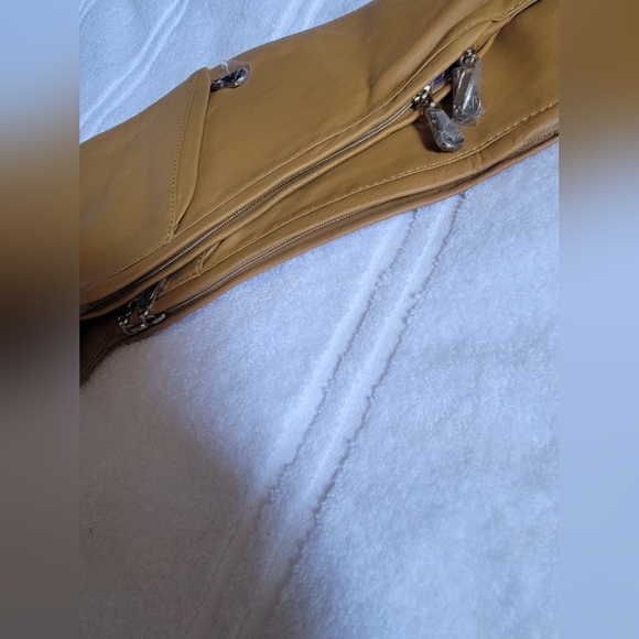 100% Genuine Leather Sash bag - Picture 2 of 8